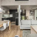 2 Bedroom Cozy In Edland 펜션 Vågsli
