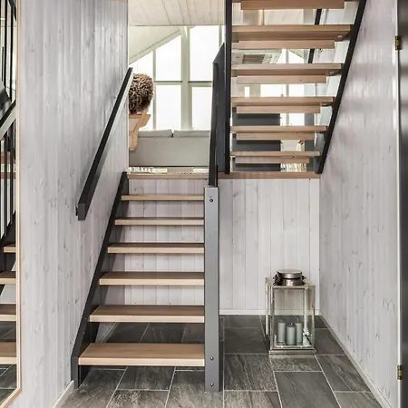 2 Bedroom Cozy In Edland Vågsli