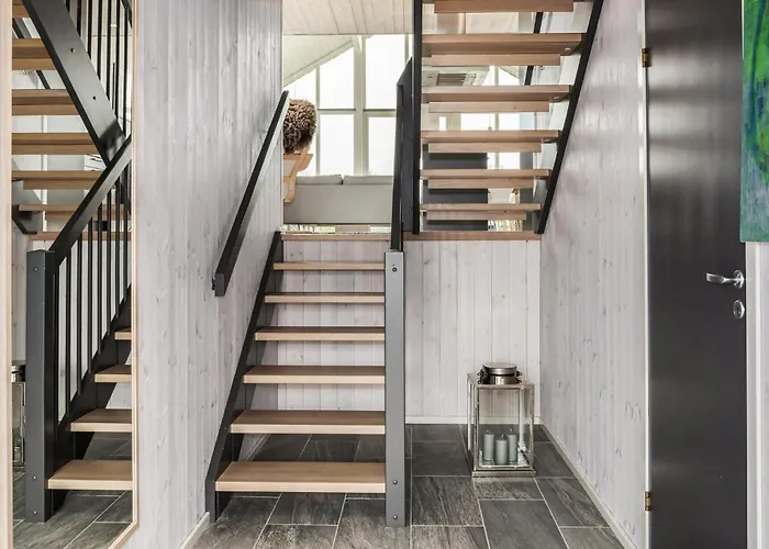 2 Bedroom Cozy In Edland Vågsli